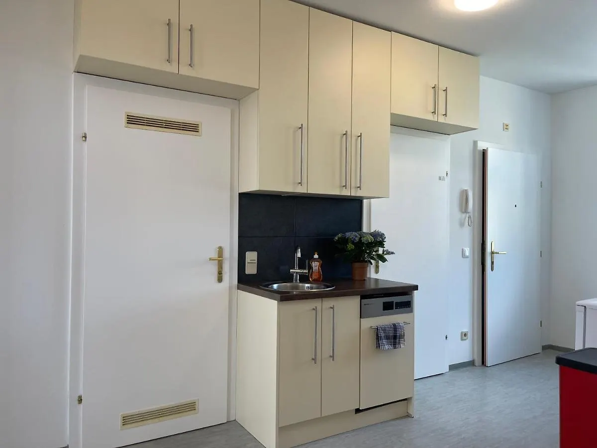 Peaceful Apartment For 4 Vienna