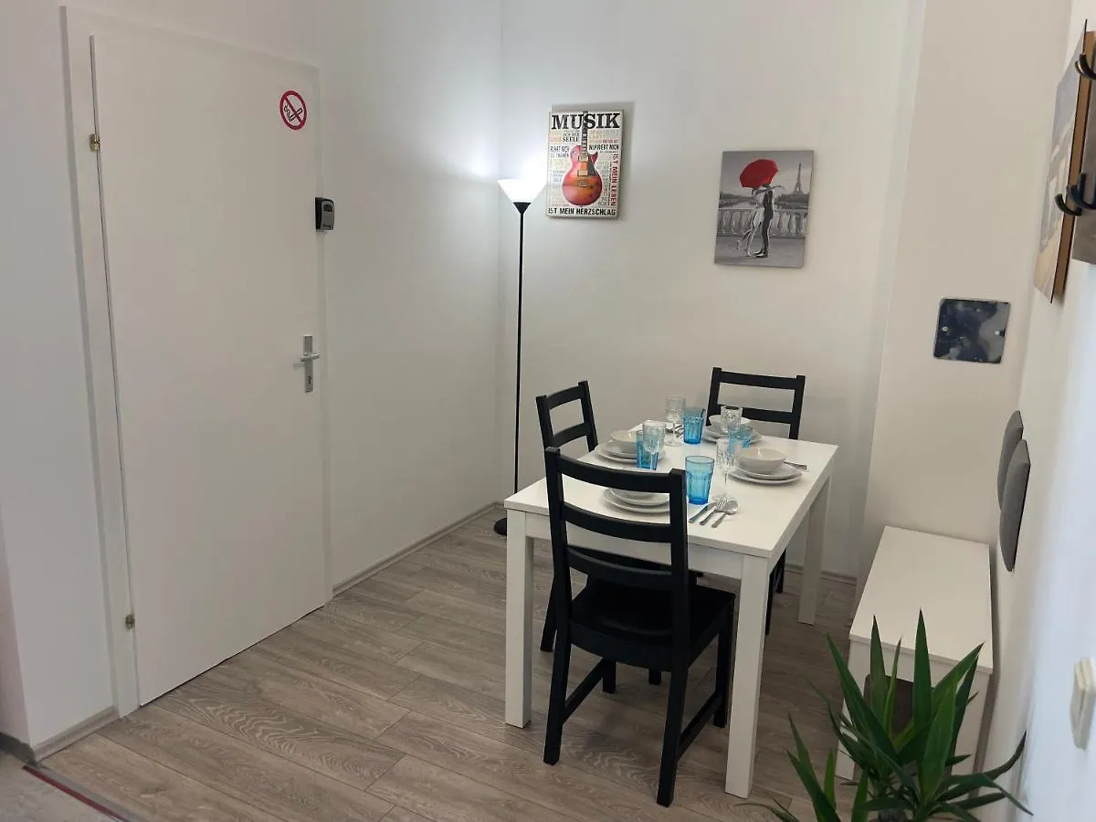 Peaceful Apartment For 4 Vienna